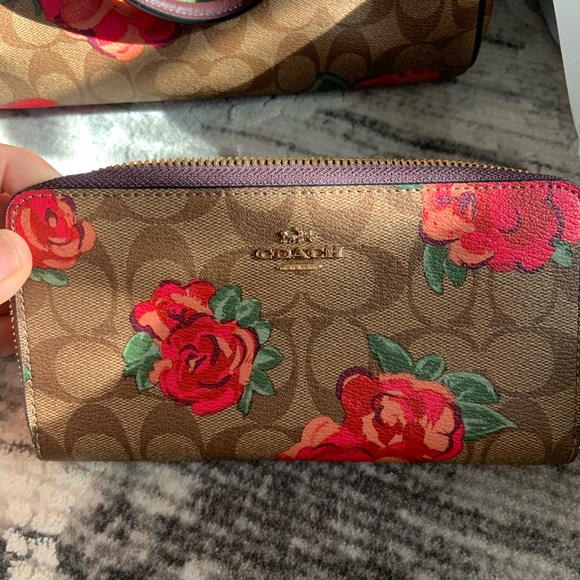 Coach Logo Floral matching wallet set / tote bag - Picture 10 of 16